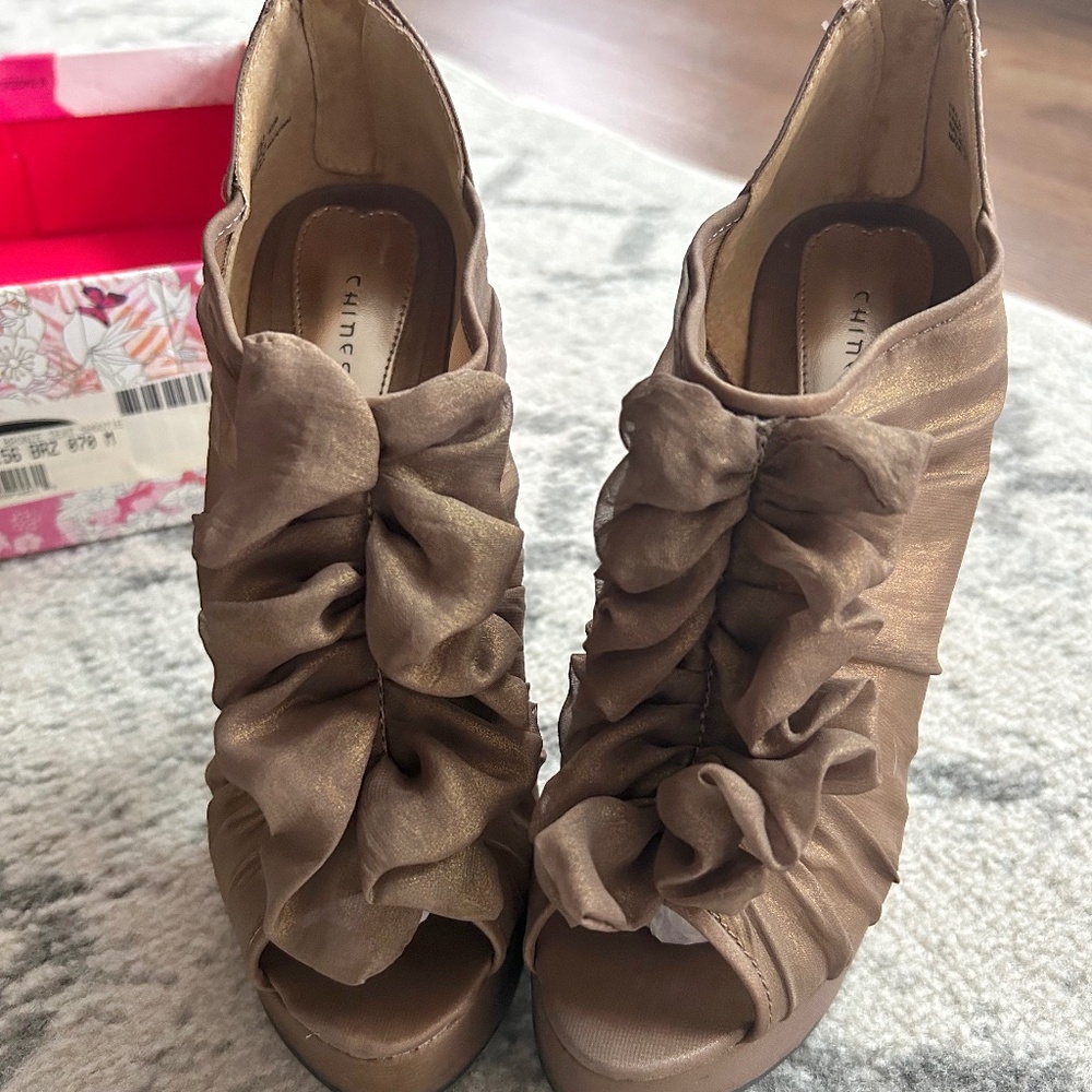 Chinese Laundry Haylie Women Chiffon Ruffle Shootie Heels Bronze 7M